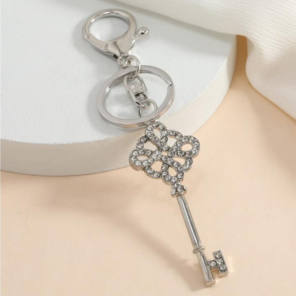 NEW Sparkling Knot Rhinestone Key bag charm/keychain - Picture 2 of 3